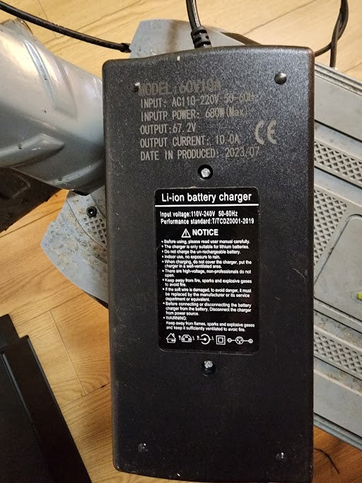 Electric Scooter Fast Charger ( 60v / 72v )