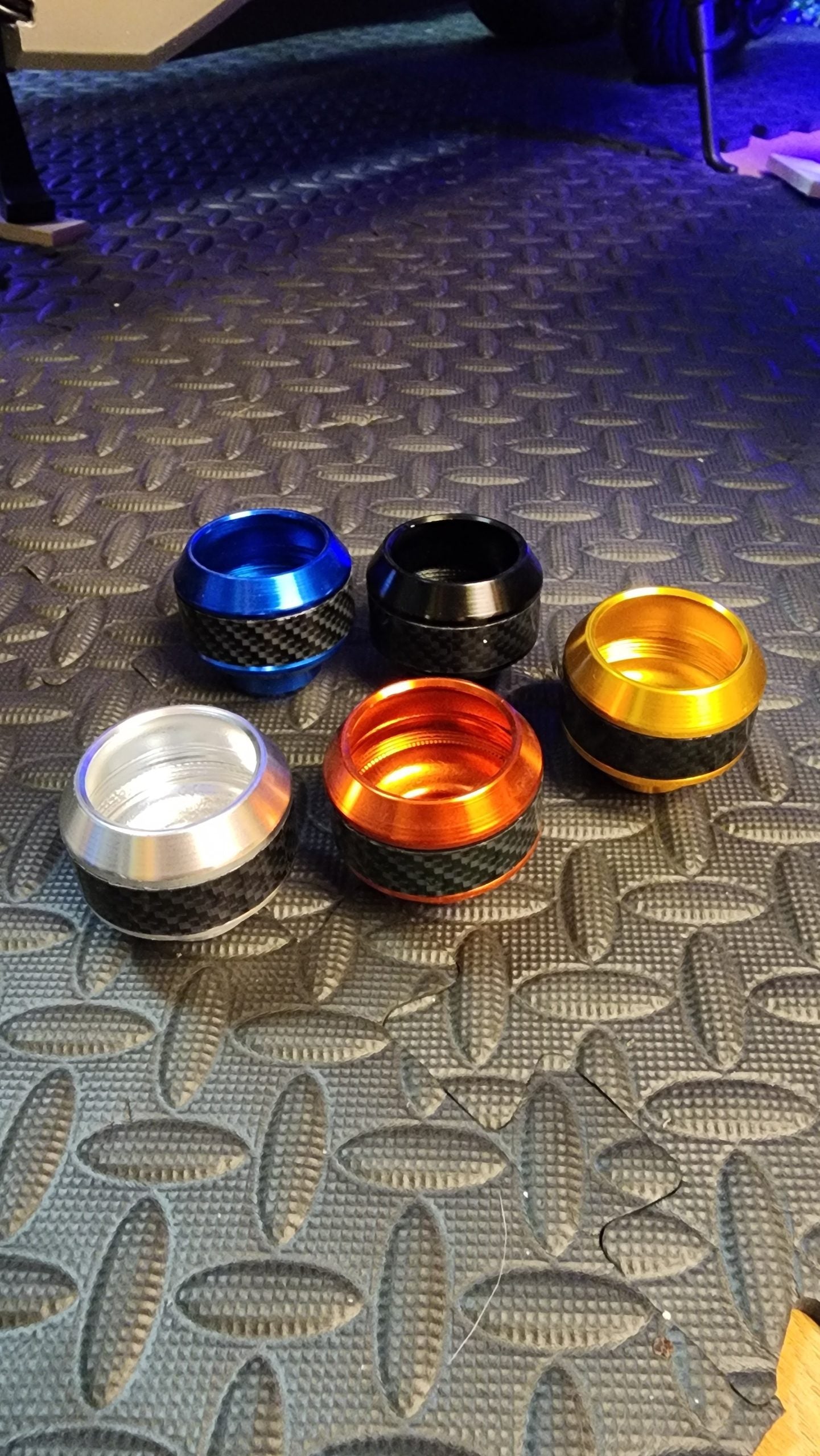 Stylish Lug Nut Covers (4 pack) - Silver image